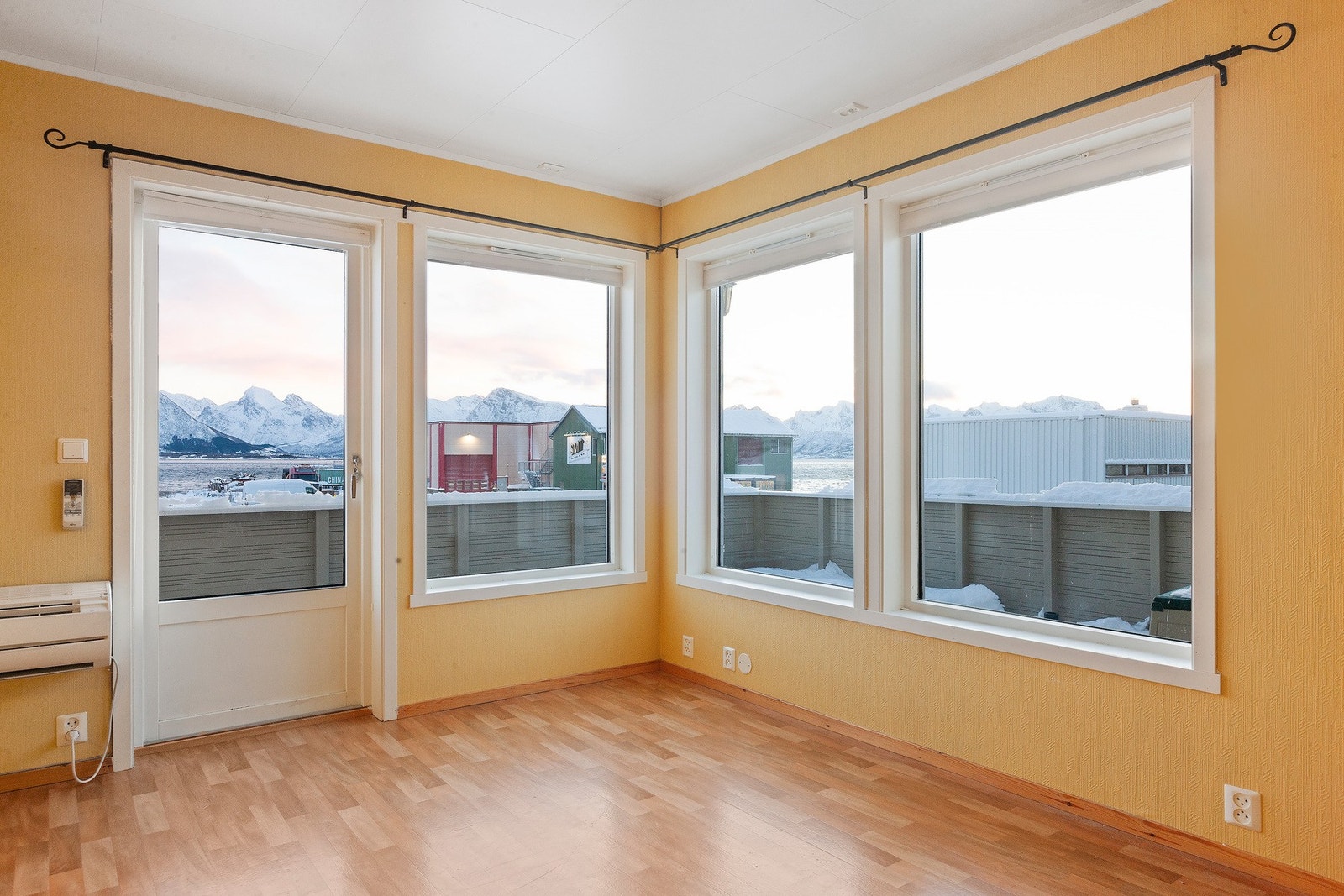 Utsikt fra stuevindu Galleribilde