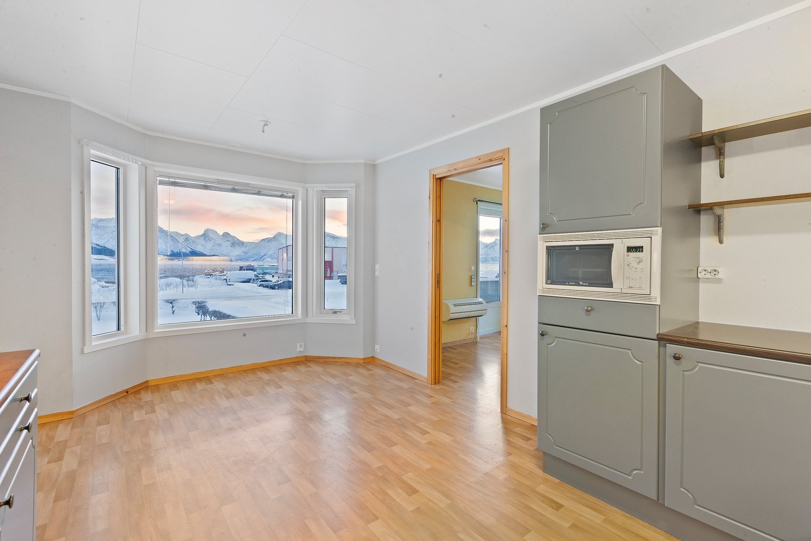 Leiligheten har et avskilt kjøkken Galleribilde