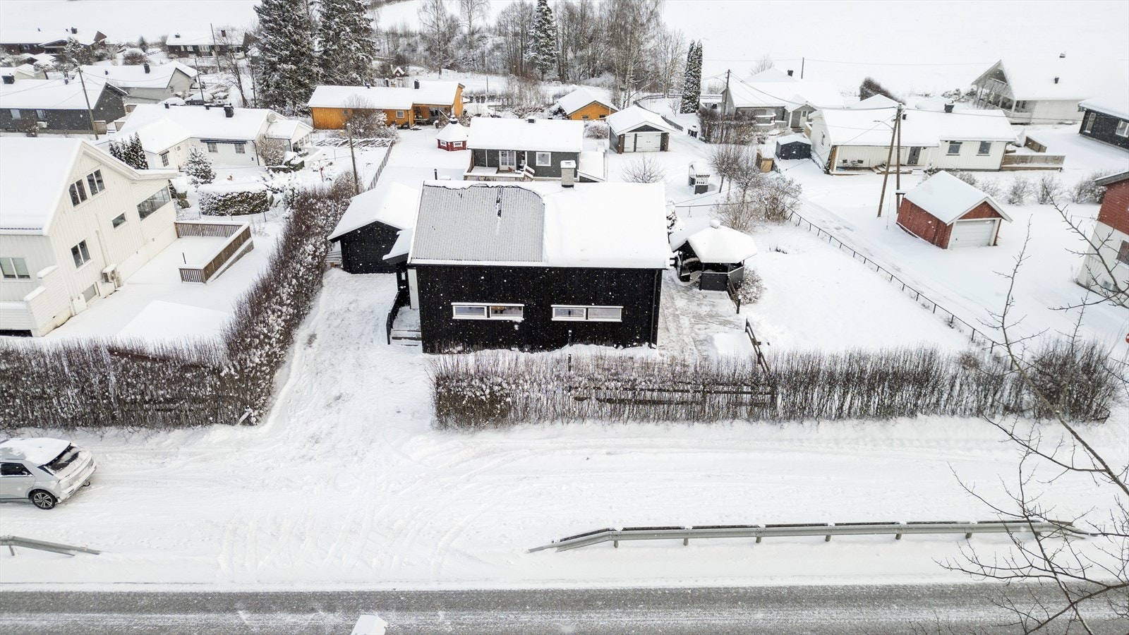 Garasje på eiendommen. Galleribilde