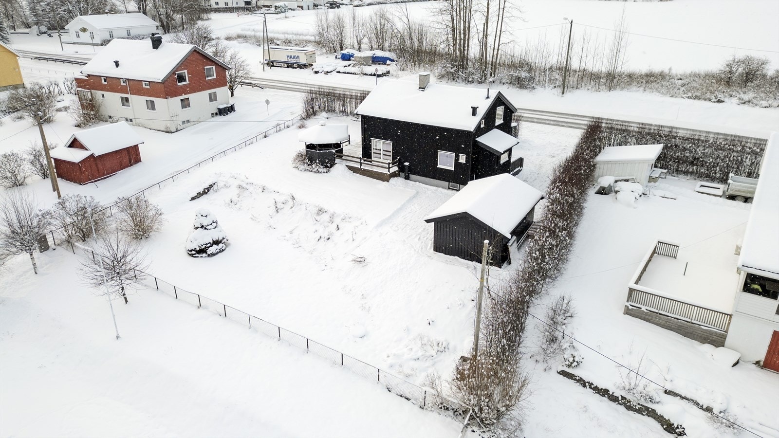 Tomten er delvis inngjerdet. Galleribilde