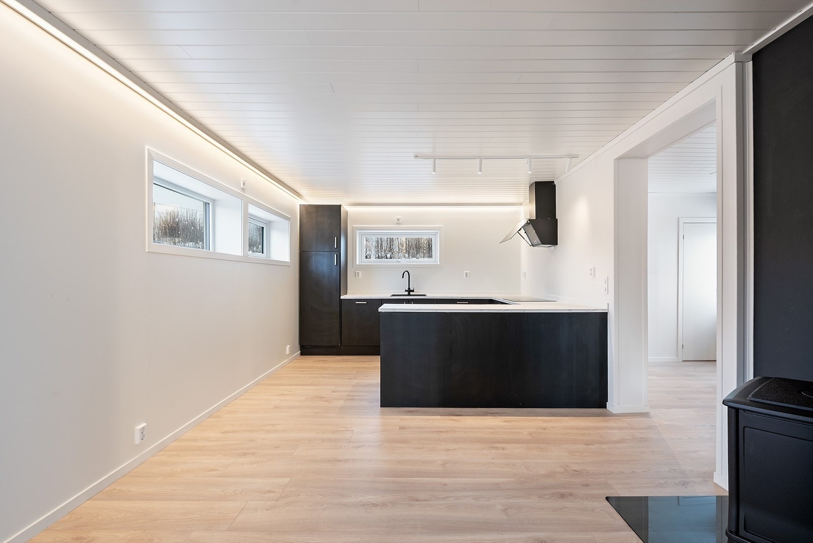 Moderne mørk innredning. Galleribilde