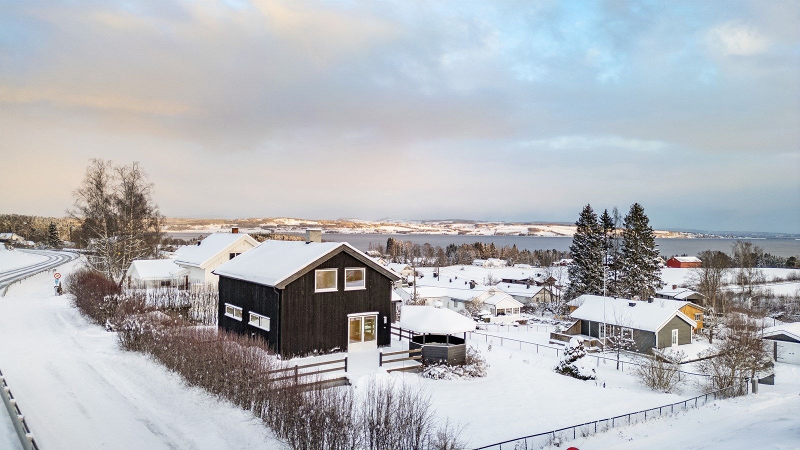 God Mjøsutsikt fra eiendommen. Galleribilde
