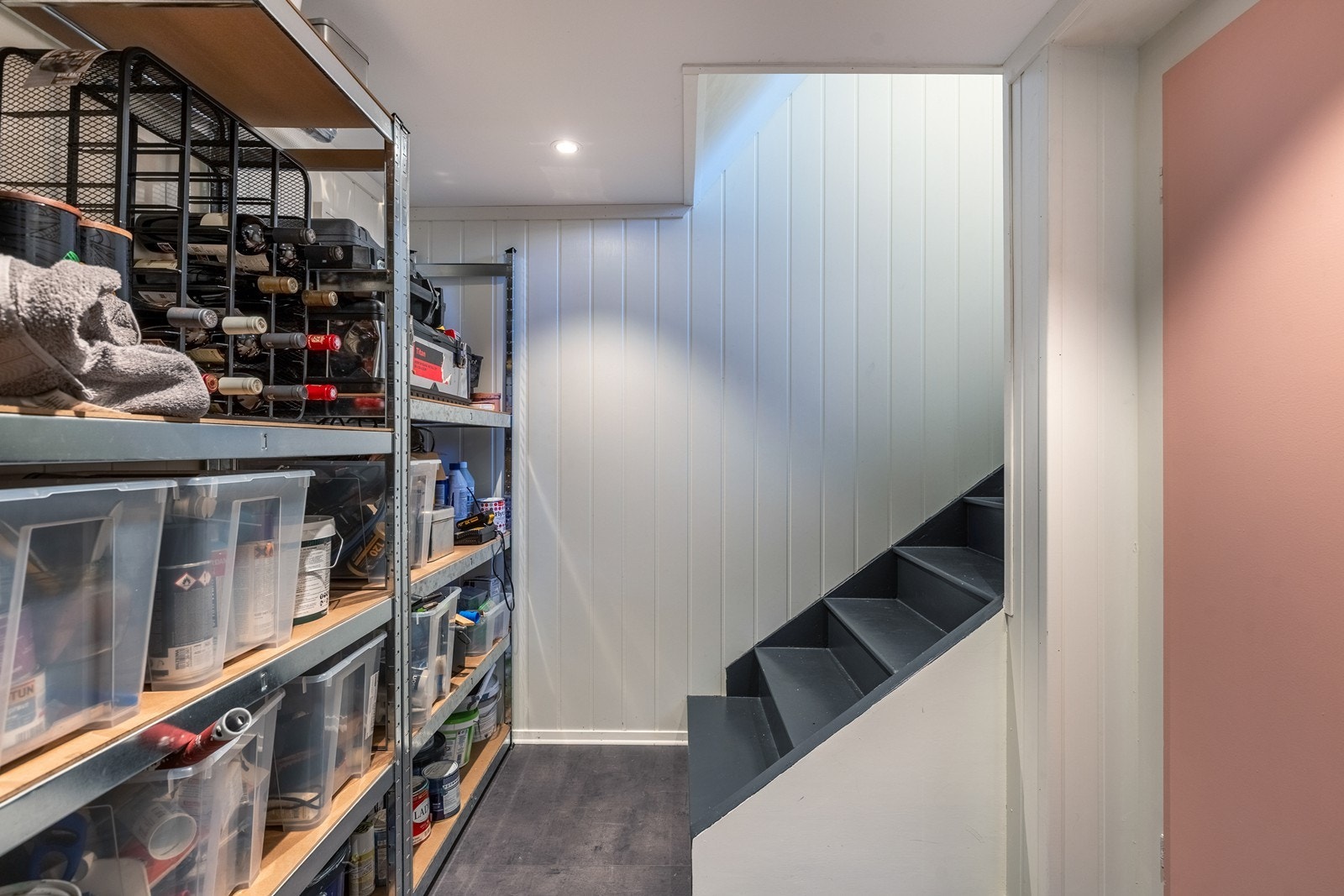 Videre ned til kjeller. Galleribilde