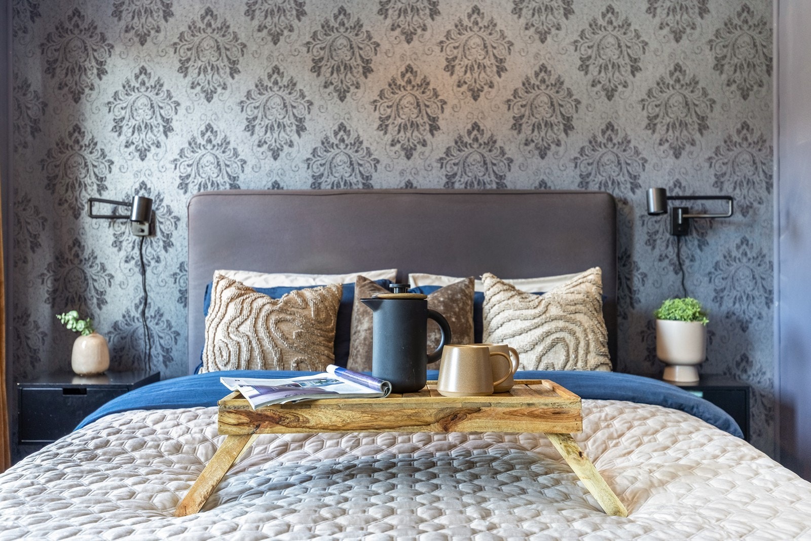 Soverommet er pent pusset opp i lune farger. Galleribilde