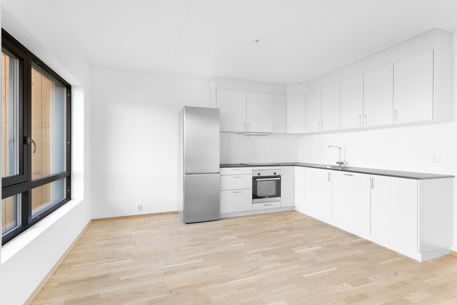 Kjøkkenet er levert av Drømmekjøkkenet og har hvitevarer fra Siemens. Galleribilde