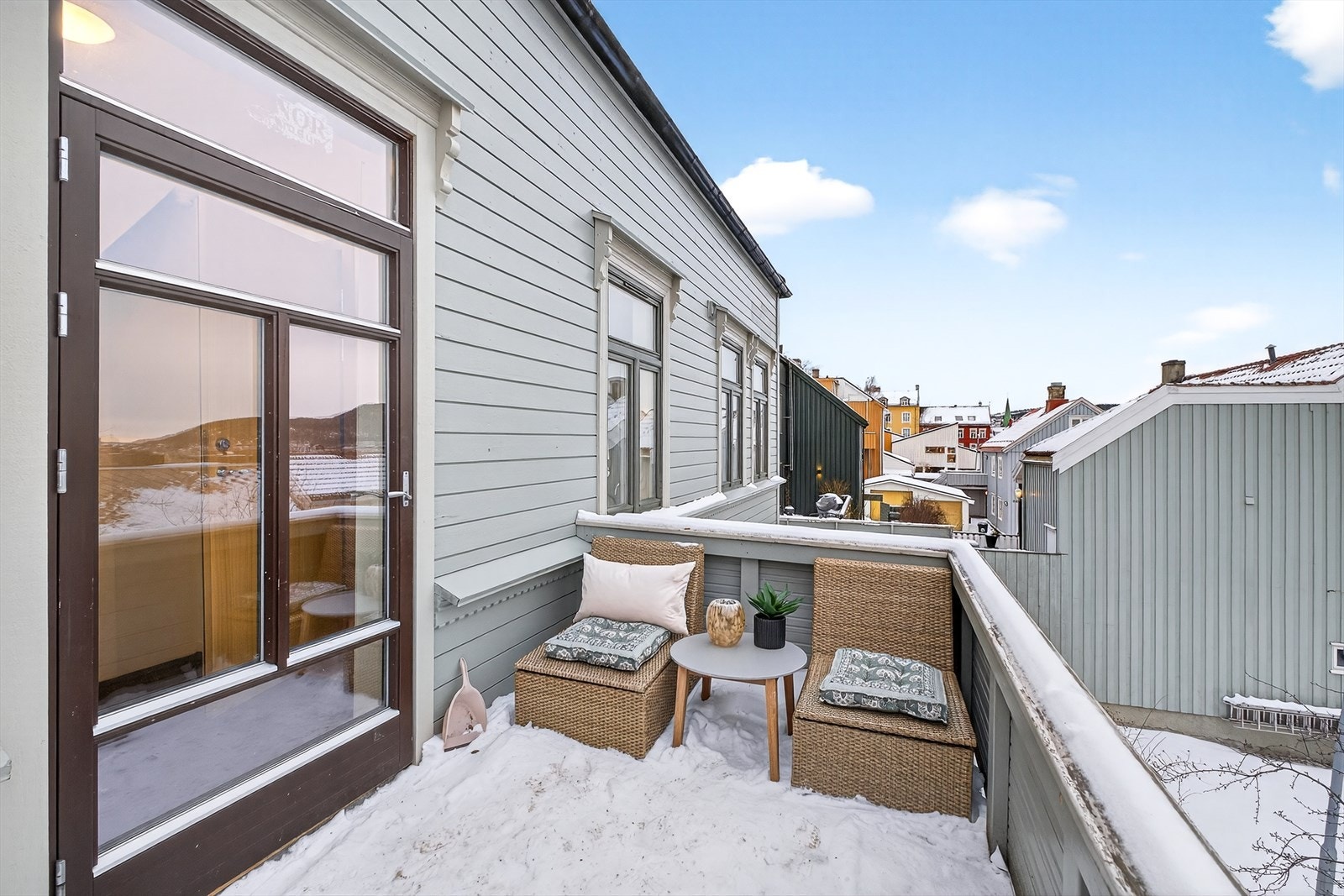 Sameiet har to felles balkonger som kan benyttes av beboerne! Her kan solnedgangen nytes! Galleribilde