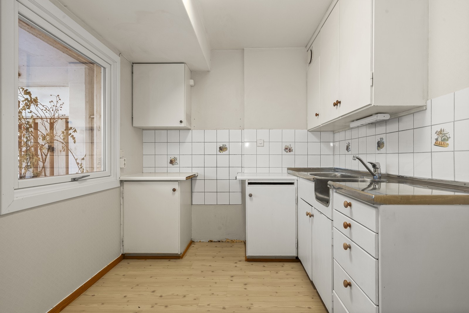 Leiligheten har av eldre standard og gir rom for modernisering etter eget ønske. Galleribilde