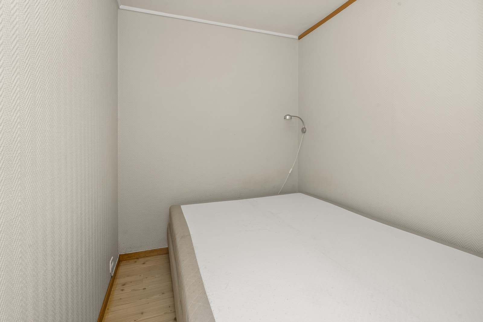 Praktisk sovealkove med plass til seng. Galleribilde