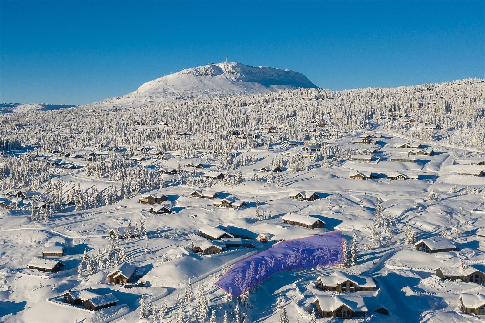 Det gjøres oppmerksom på at alle markeringer er ment som illustrasjoner av tomtegrensene, og at avvik kan forekomme Galleribilde