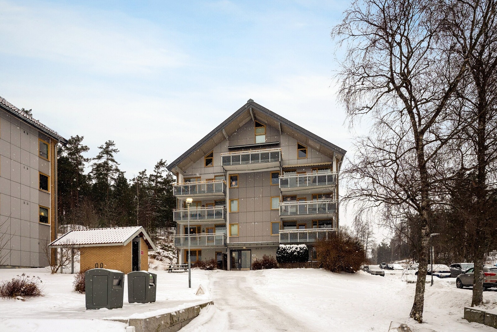 Fra boligen har du gangavstand til både Sofiemyr senter og bussholdeplass med hyppige avganger til Oslo og Kolbotn. Galleribilde