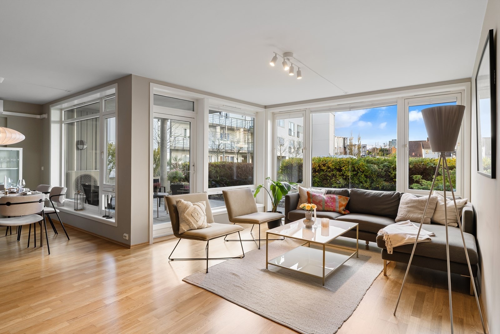 Kong Haakons veg har en flott beliggenhet i et godt etablert boligområde på Rosseland, Bryne. Dagligvarehandelen Kiwi ligger like borti Galleribilde