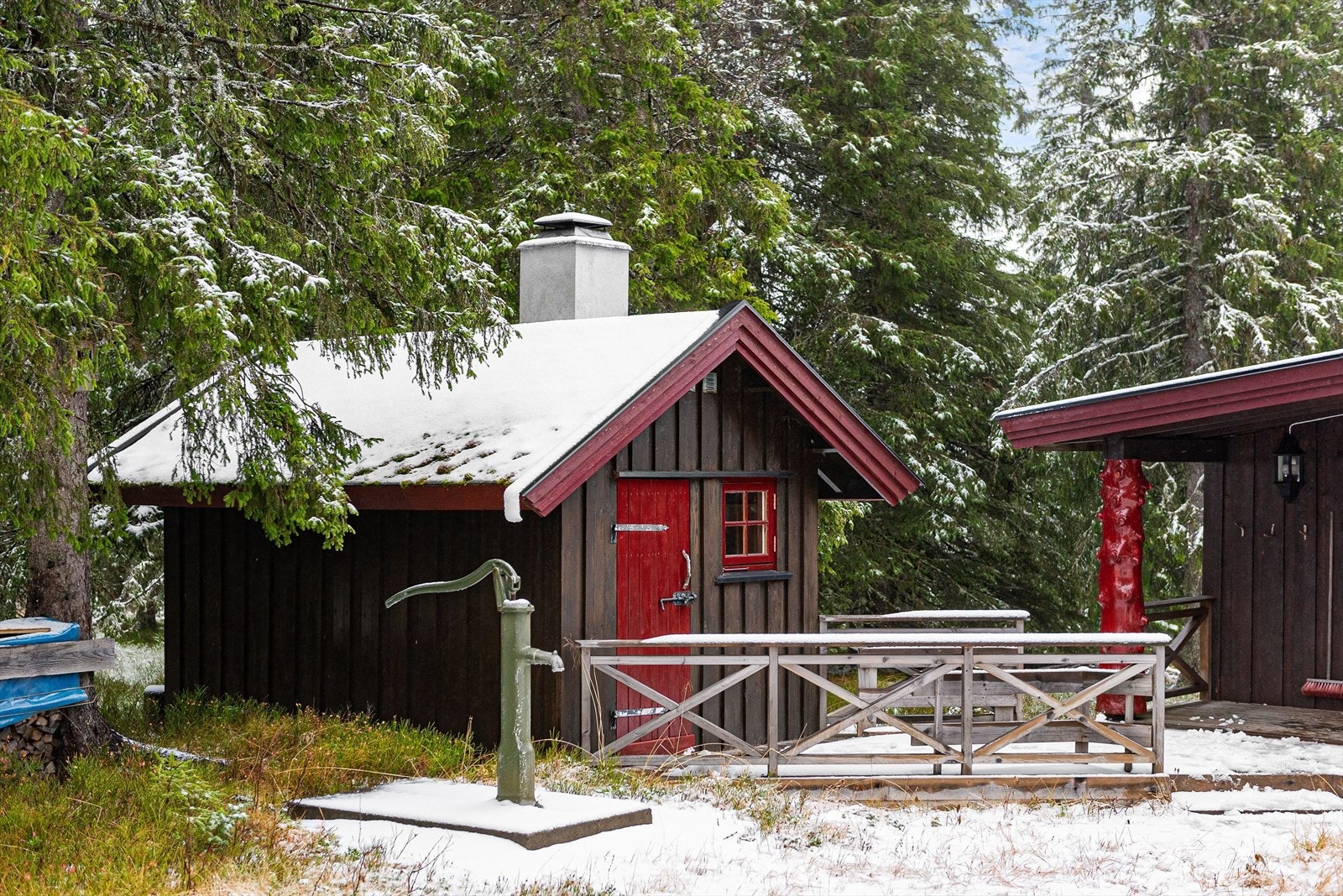 Badstuen er innredet med vedfyring og har en klassisk trekonstruksjon. Galleribilde