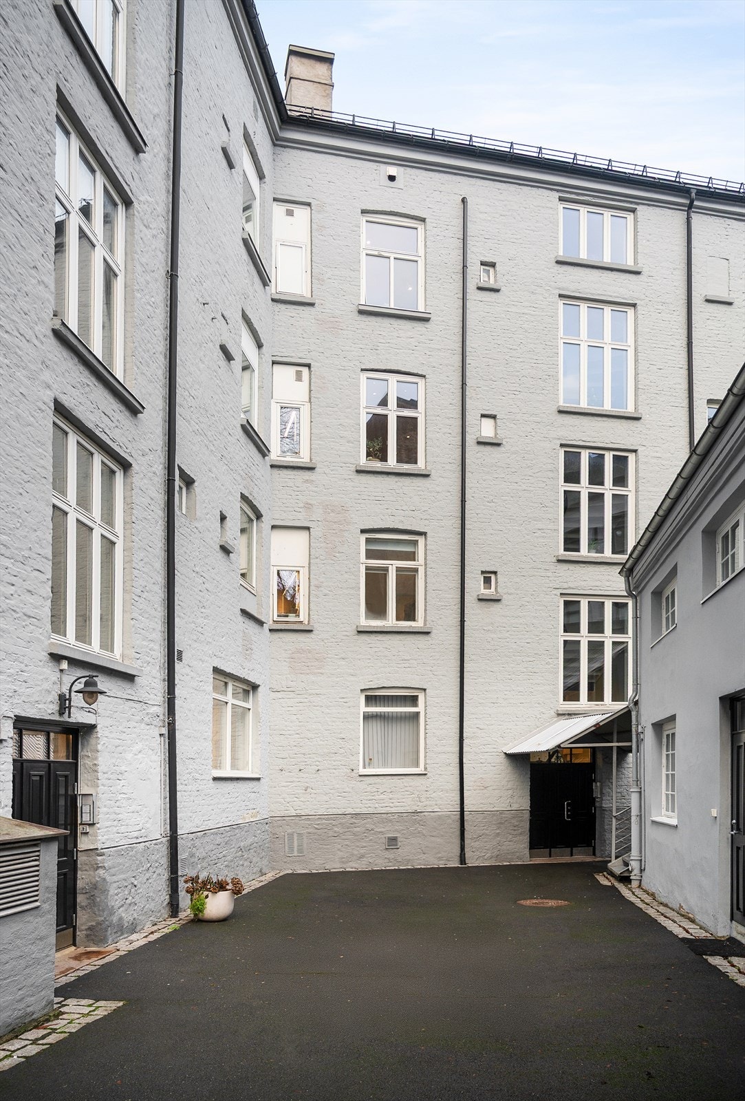 Bakgård Galleribilde