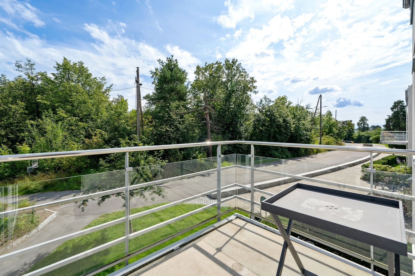 Liten balkong med morgen/formiddagssol Galleribilde