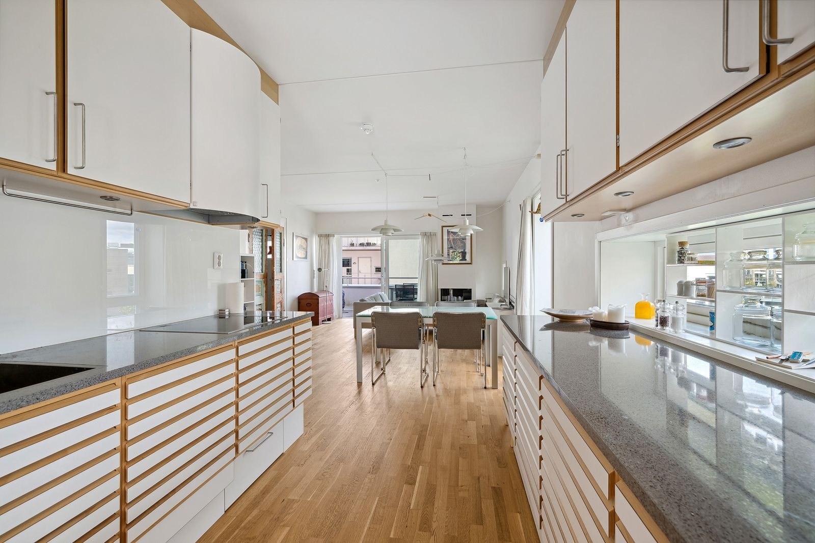 Delvis åpen stue-kjøkken løsning Galleribilde