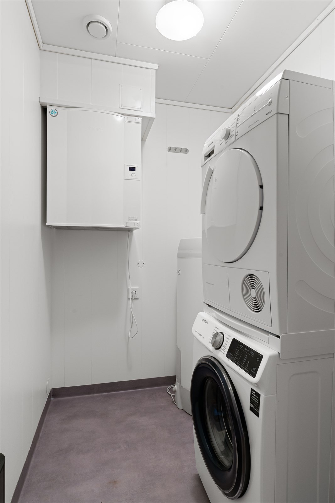 Bod med opplegg til vaskemaskin og tørketrommel. Galleribilde