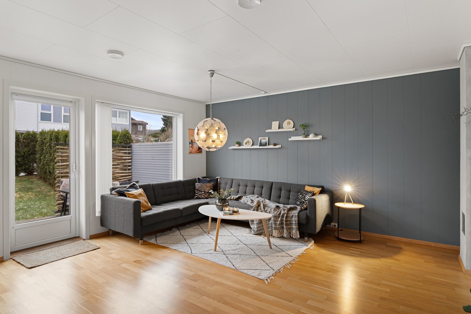 God plass til en stor sittegruppe. Galleribilde