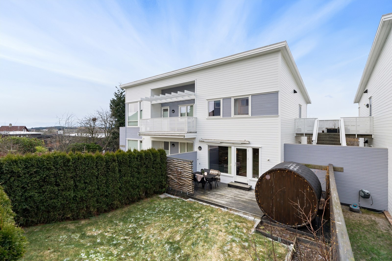 Svært attraktiv beliggenhet rett ved både Frøyland skule og Frøyland ungdomsskule. Flere barnehager er det også i nærområdet. Galleribilde