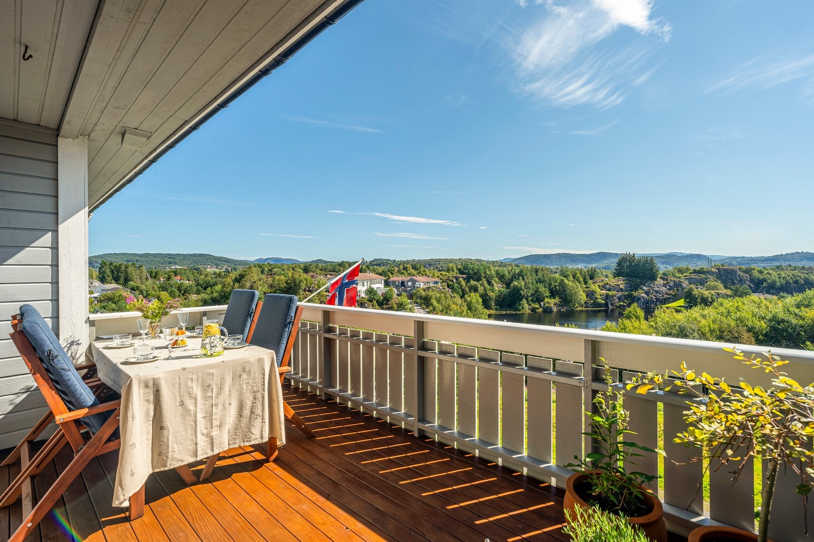 Velkommen til Djupedalen 17D! Presentert av Pål Kristian Fogge V/ Eiendomsmegler Norge Galleribilde