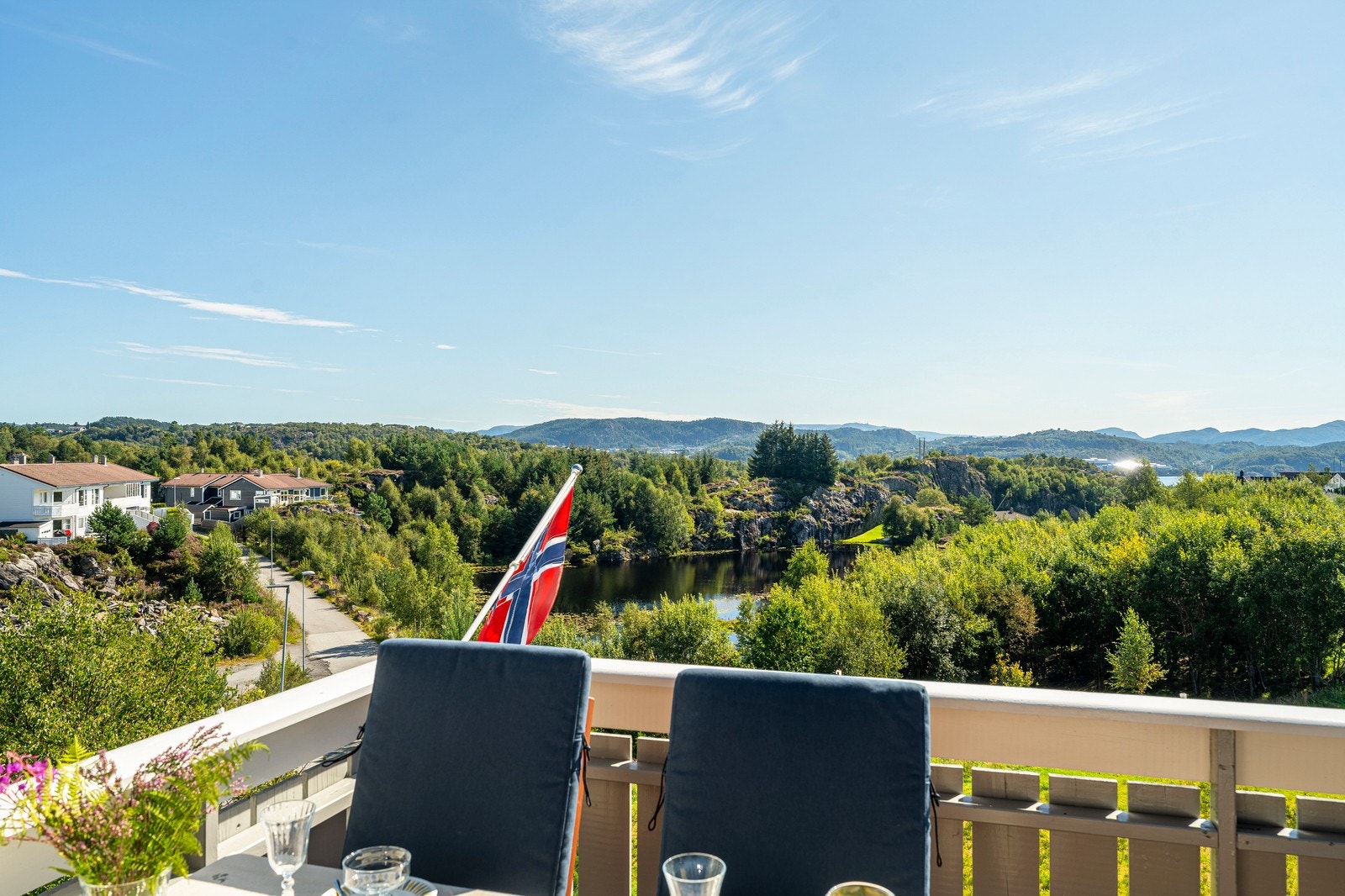 Flott utsikt og mye sol. Perfekt sted å invitere venner og familier. Galleribilde