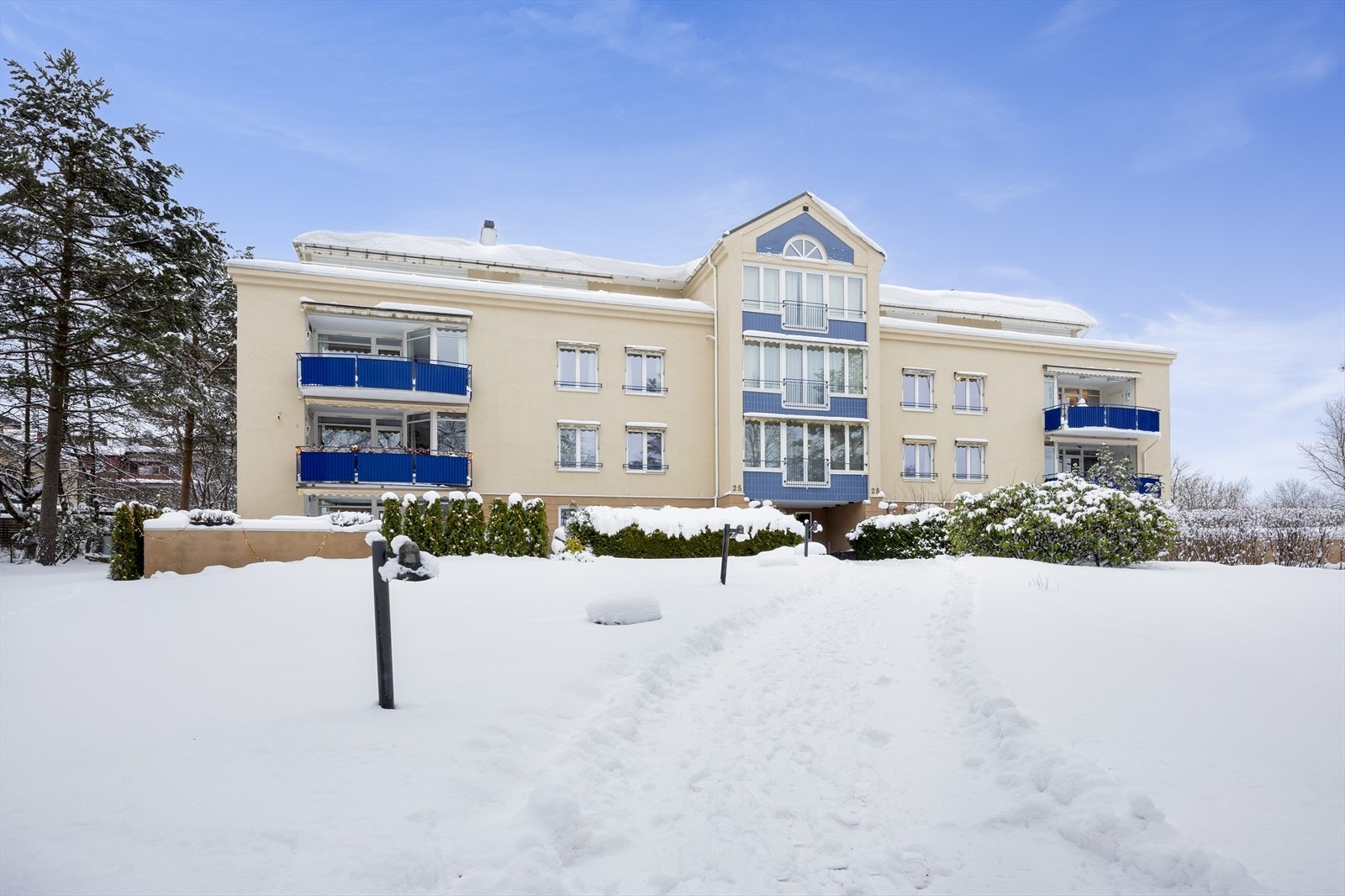 Velkommen til Frognerseterveien 25 (Foto Wlodek Koscielniak) Galleribilde