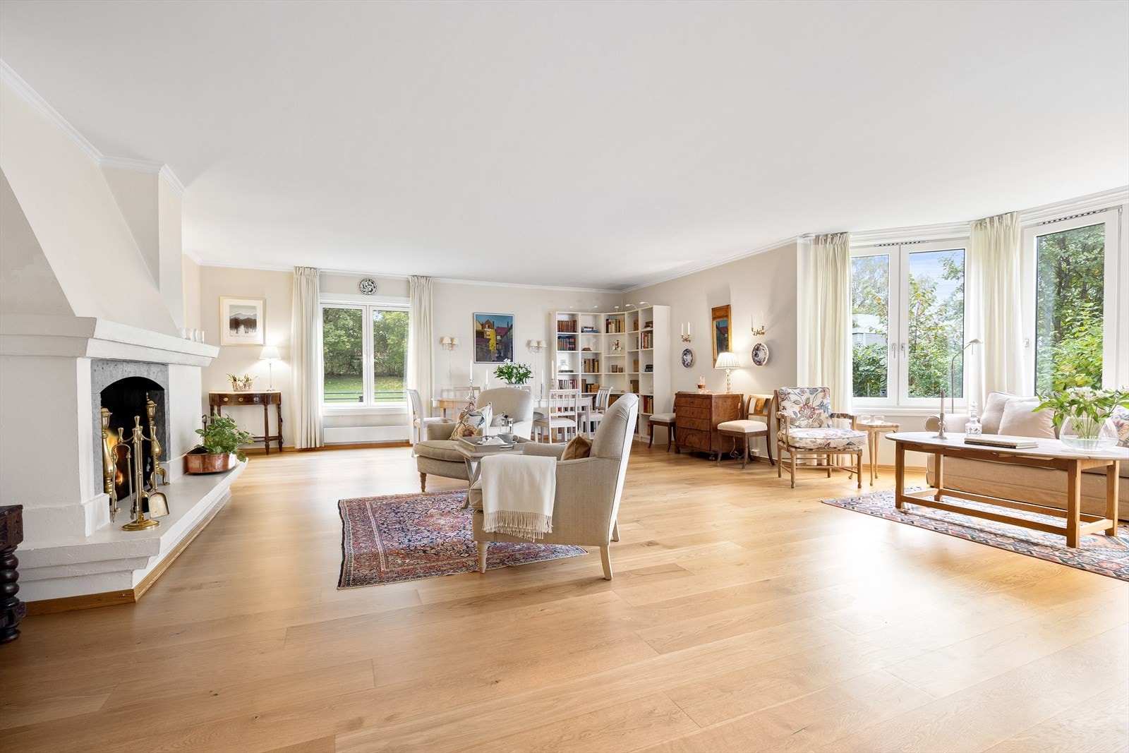 Stor lysflater mot fellesareal Galleribilde