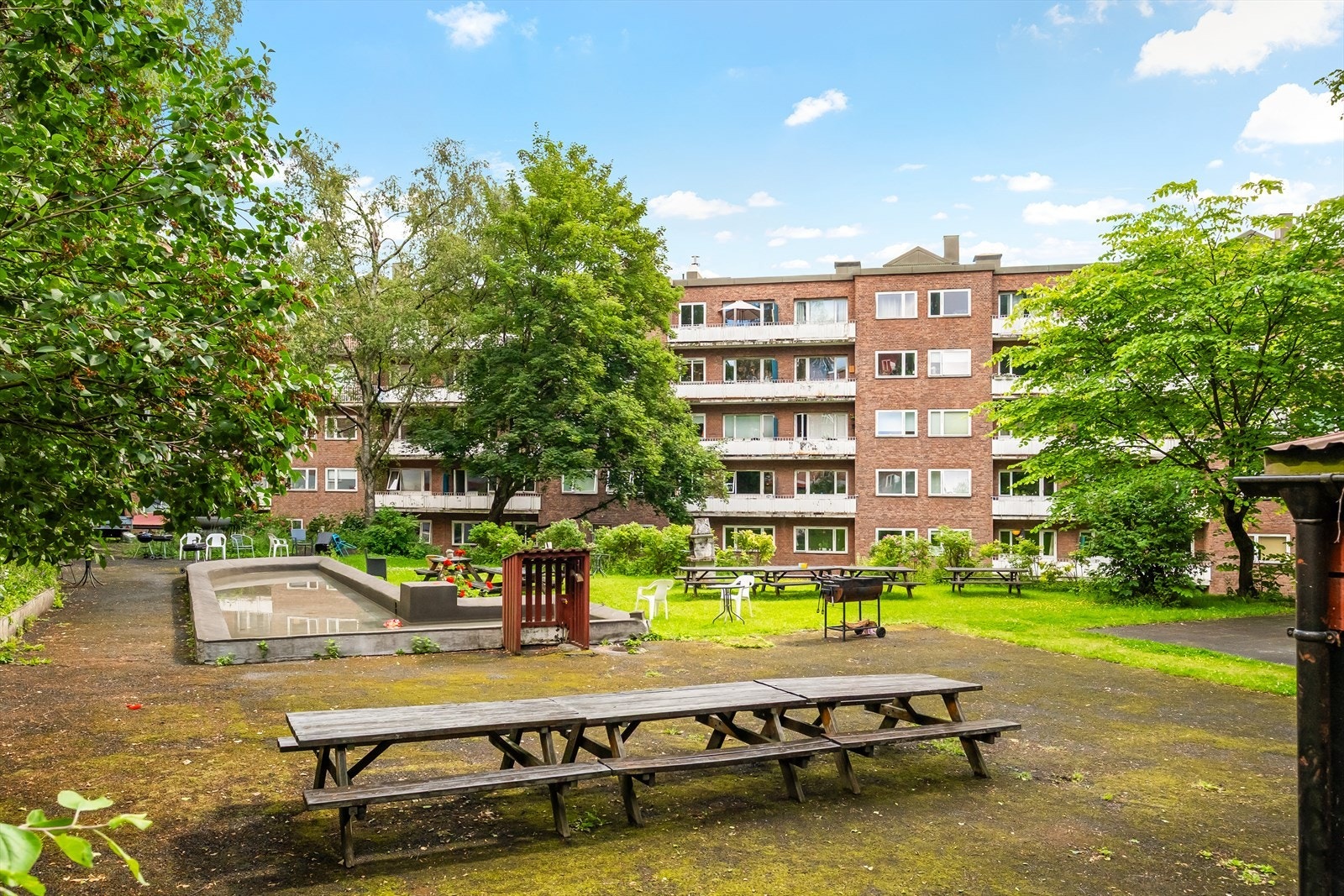 Hyggelig bakgård. Galleribilde