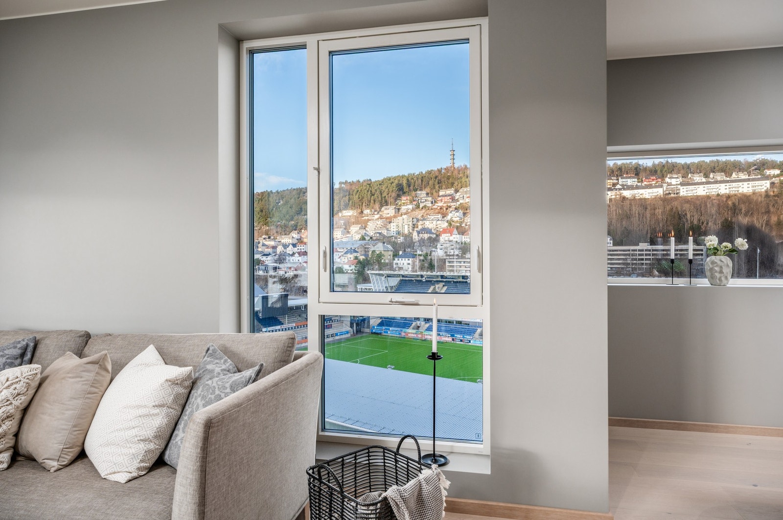 Utsikt mot Color Line Stadion fra sofahjørnet. Galleribilde