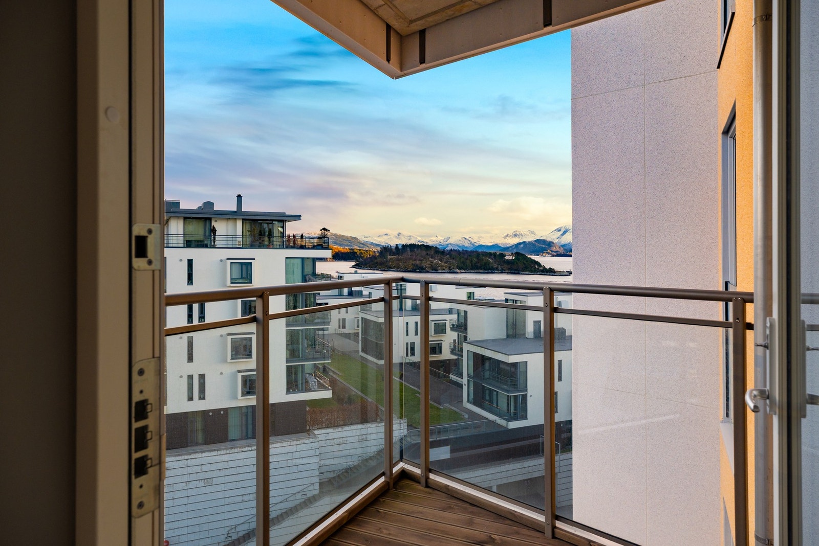 Veranda med utebelysning og utvendig stikkontakt. Galleribilde