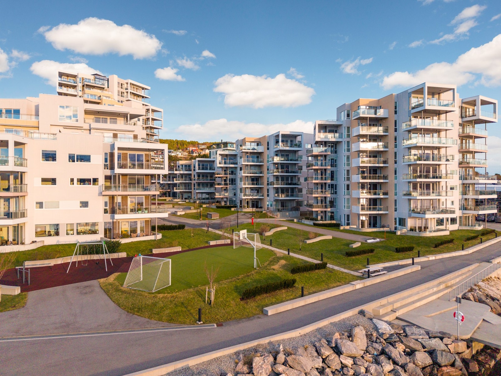 Fri Sikt Volsdalsberga. Leiligheten ligger i det bakerste og høyeste bygget. Galleribilde