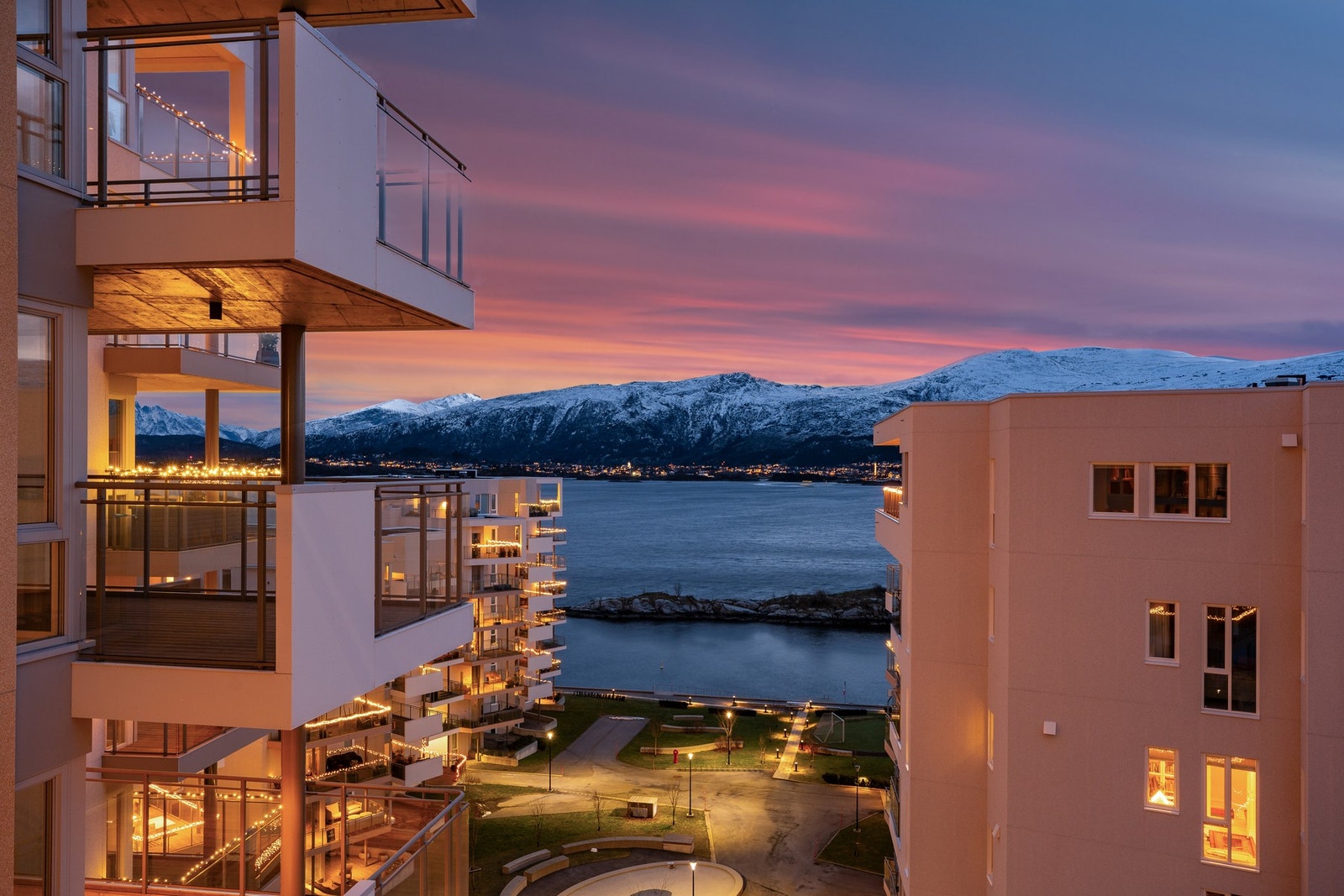 Fra verandaen er det flotte sol- og utsiktsforhold. Galleribilde