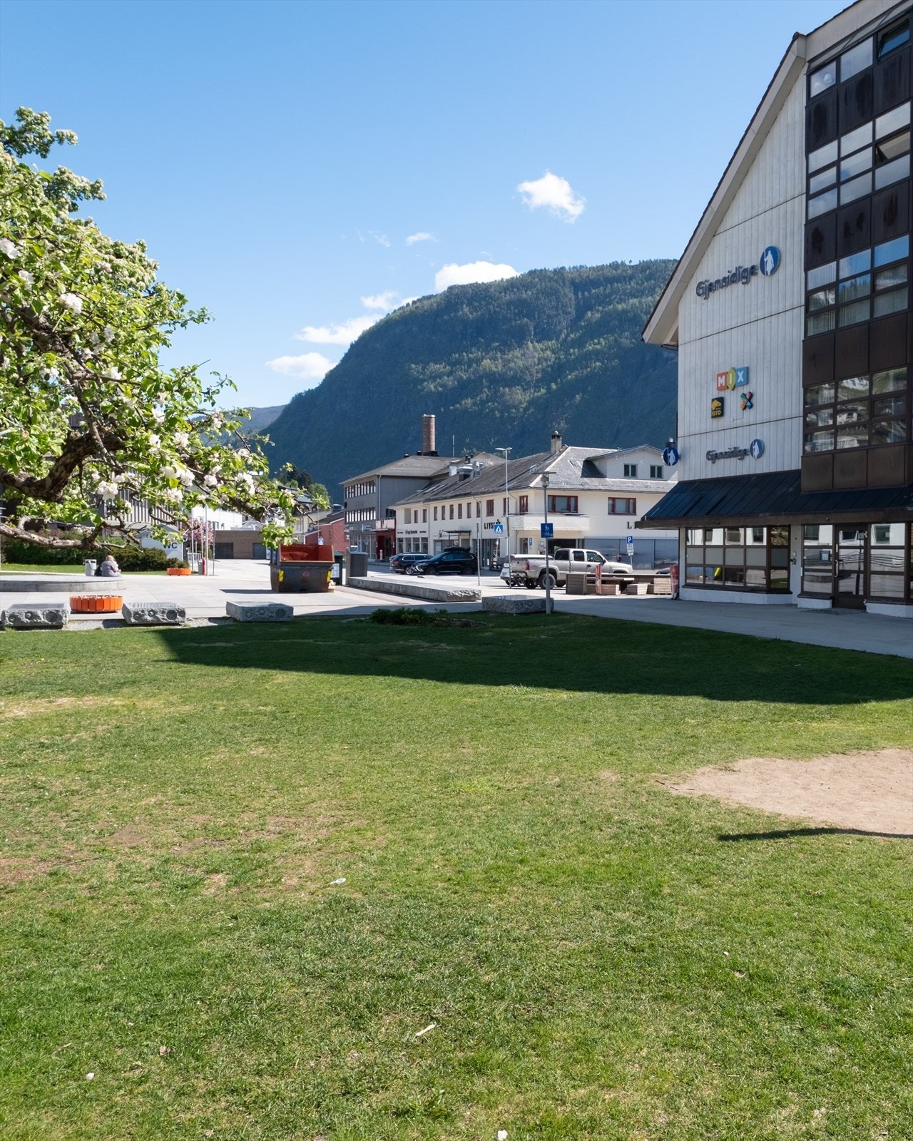 Regionen byr også på rike naturopplevingar med forhaldsvis kort avstand til fjell og fjord der ein har høve til utfart heile året. Galleribilde
