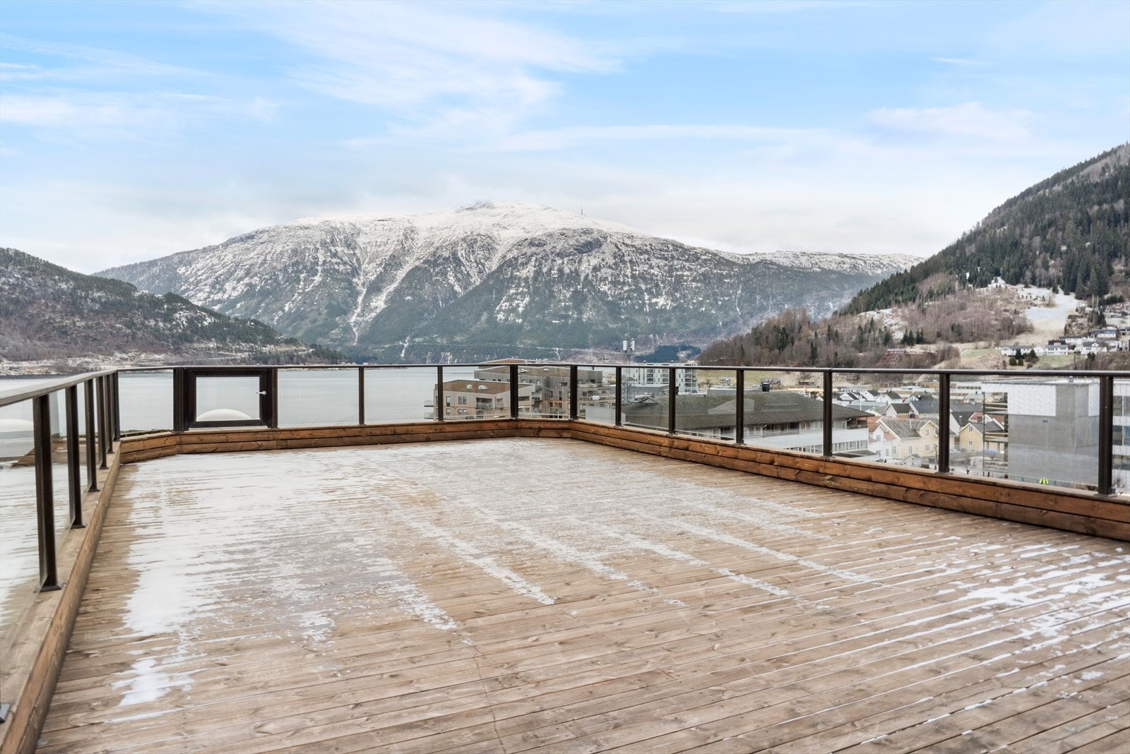 På taket av bygningen ligg det stor felles takterrasse med flott utsikt og gode solforhald. Galleribilde
