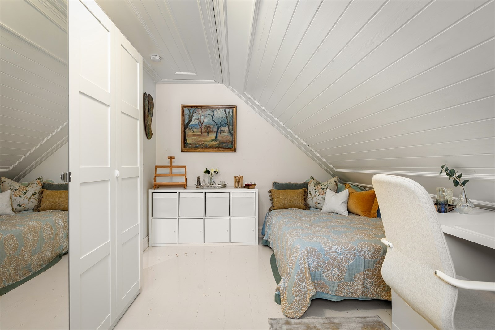 Soverom 2 er også av god størrelse og har plass til både seng og øvrige møbler. Galleribilde