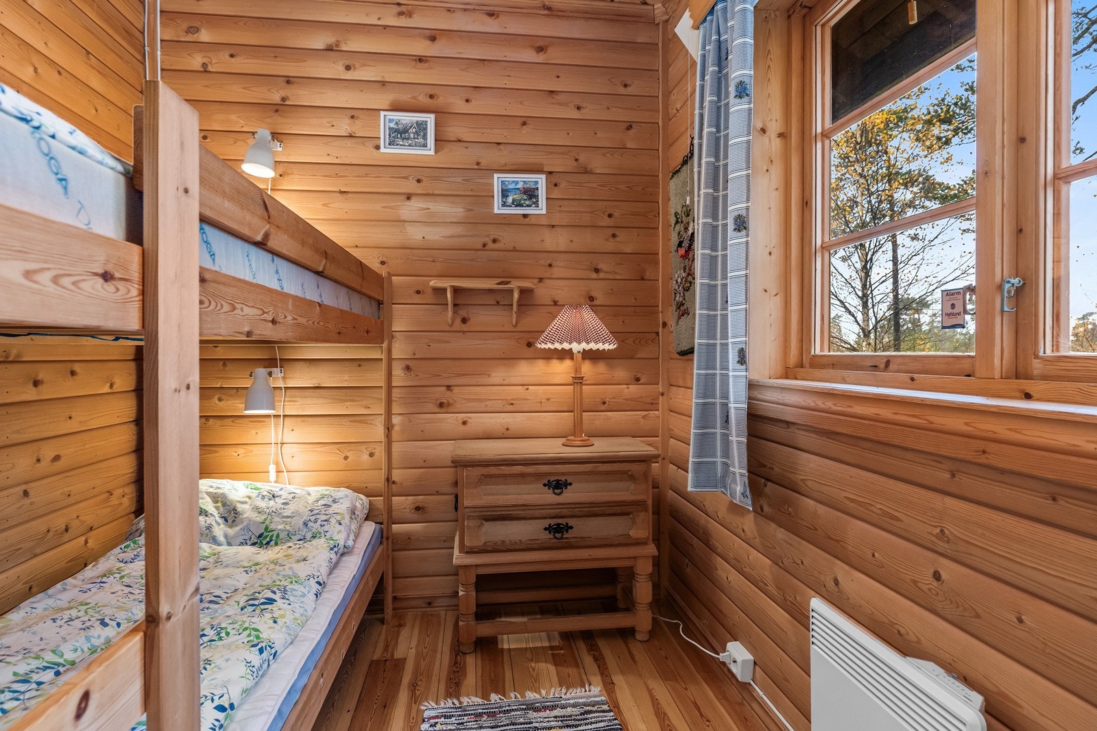 Det tredje soverommet er innredet med køyeseng, en arealeffektiv løsning for ekstra sengeplasser. Galleribilde