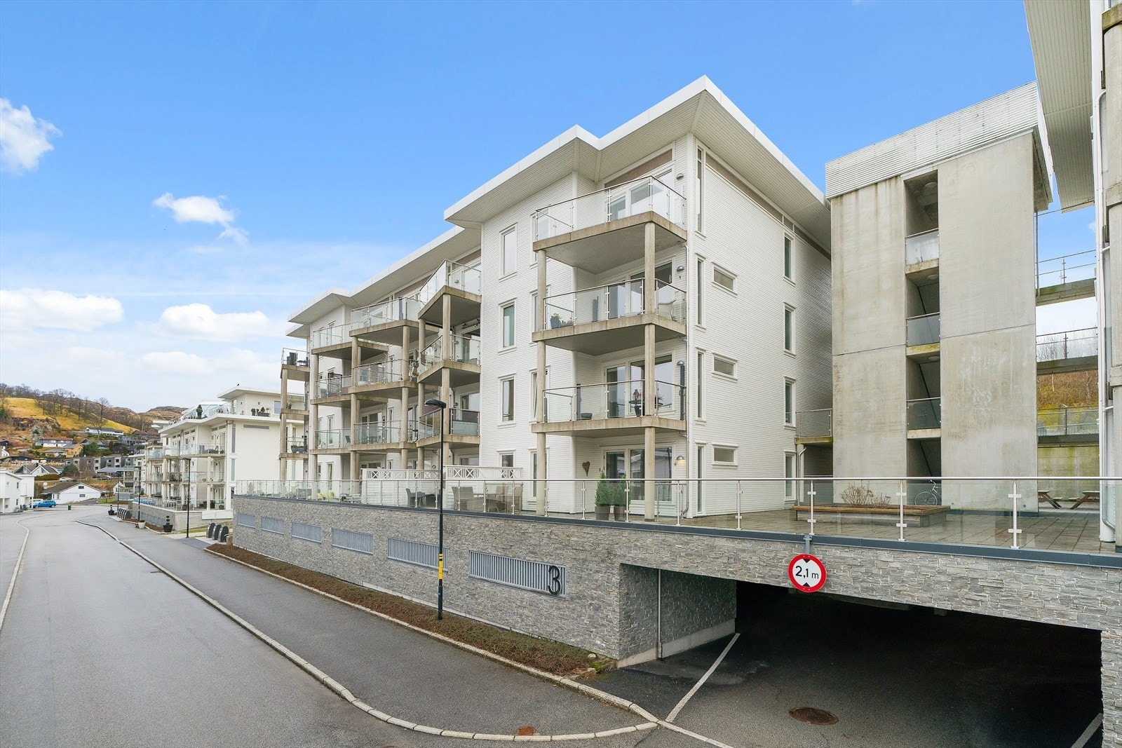 Parkering i lukket anlegg. Galleribilde