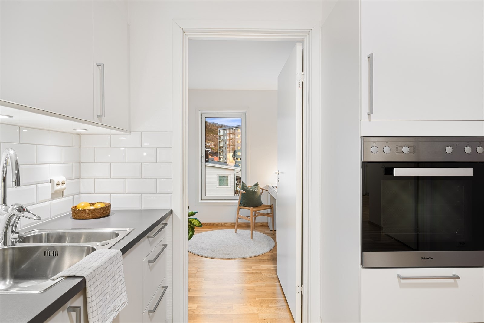 Fra kjøkken er det dør inn til soverom 2. Galleribilde