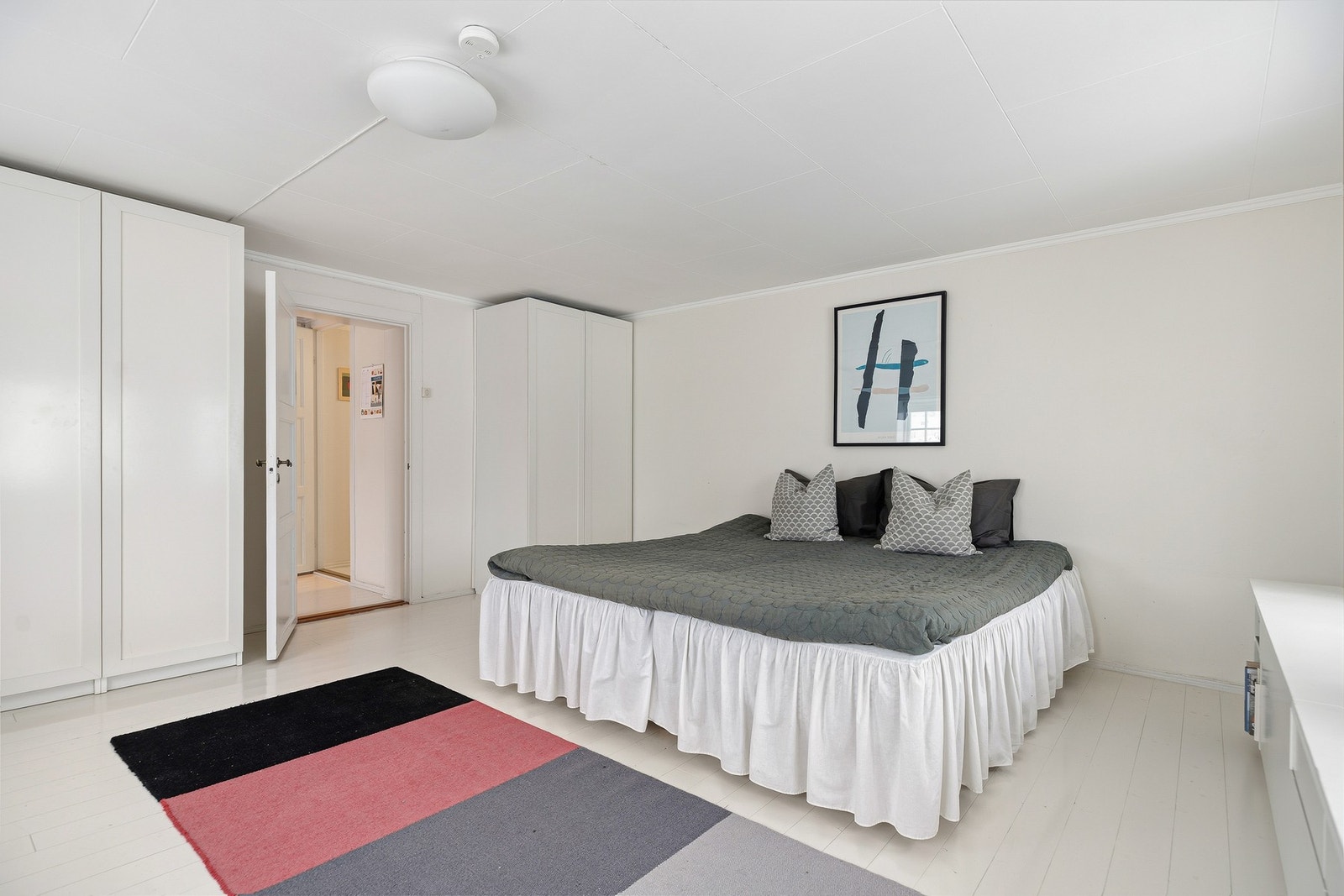 God plass til garderobeløsninger i rommet Galleribilde