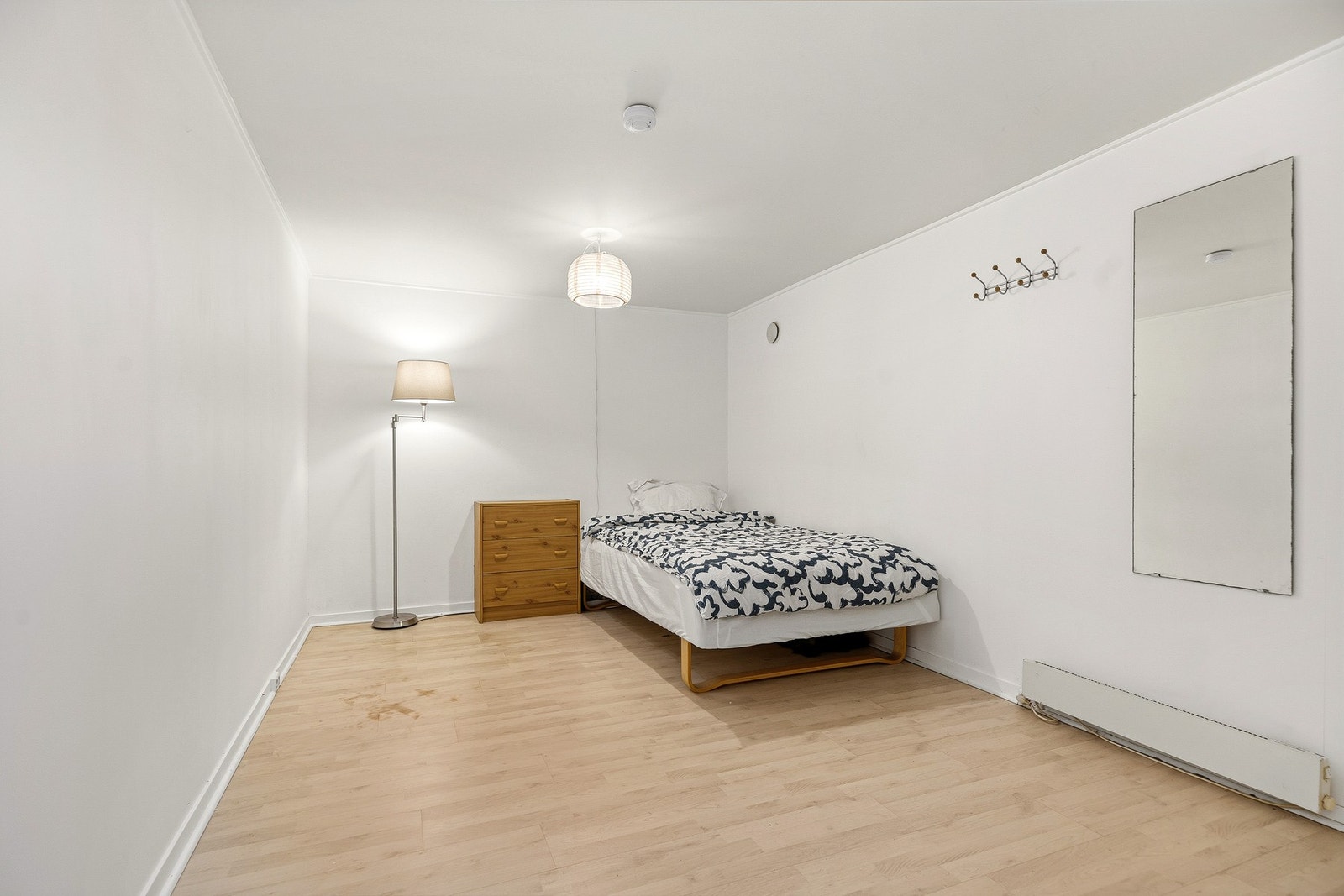 Sovealkove (rom uten vindu). Rommene i etasjen er opprinnelig tegnet inn som boder. Galleribilde