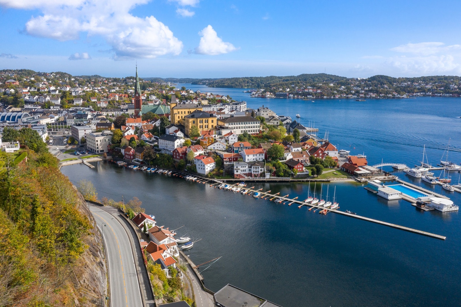 Tyholmen er den perfekte blanding av sentrumsnært men likevel rolig, med alt av fasiliteter kun et par minutters gange unna Galleribilde