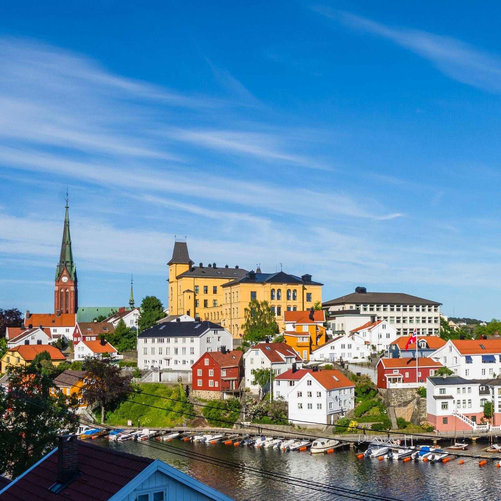 Kjøper kan overta selgers båtplass (leid av kommunen) som ligger i Kittelsbukt, ett min unna huset, årlig leie ca 6.500,- Galleribilde