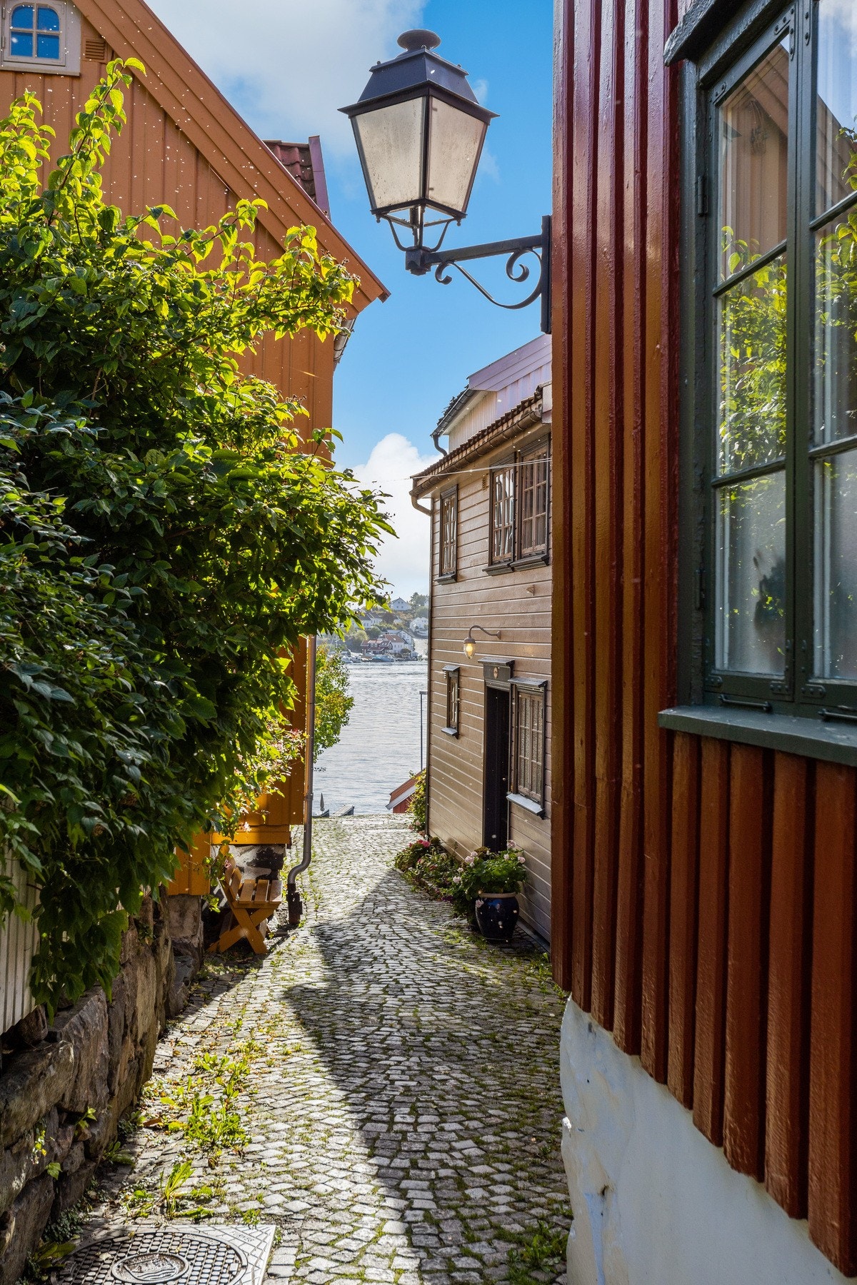 Idylliske Tyholmen gir trange, bilfrie gater med historisk sus Galleribilde