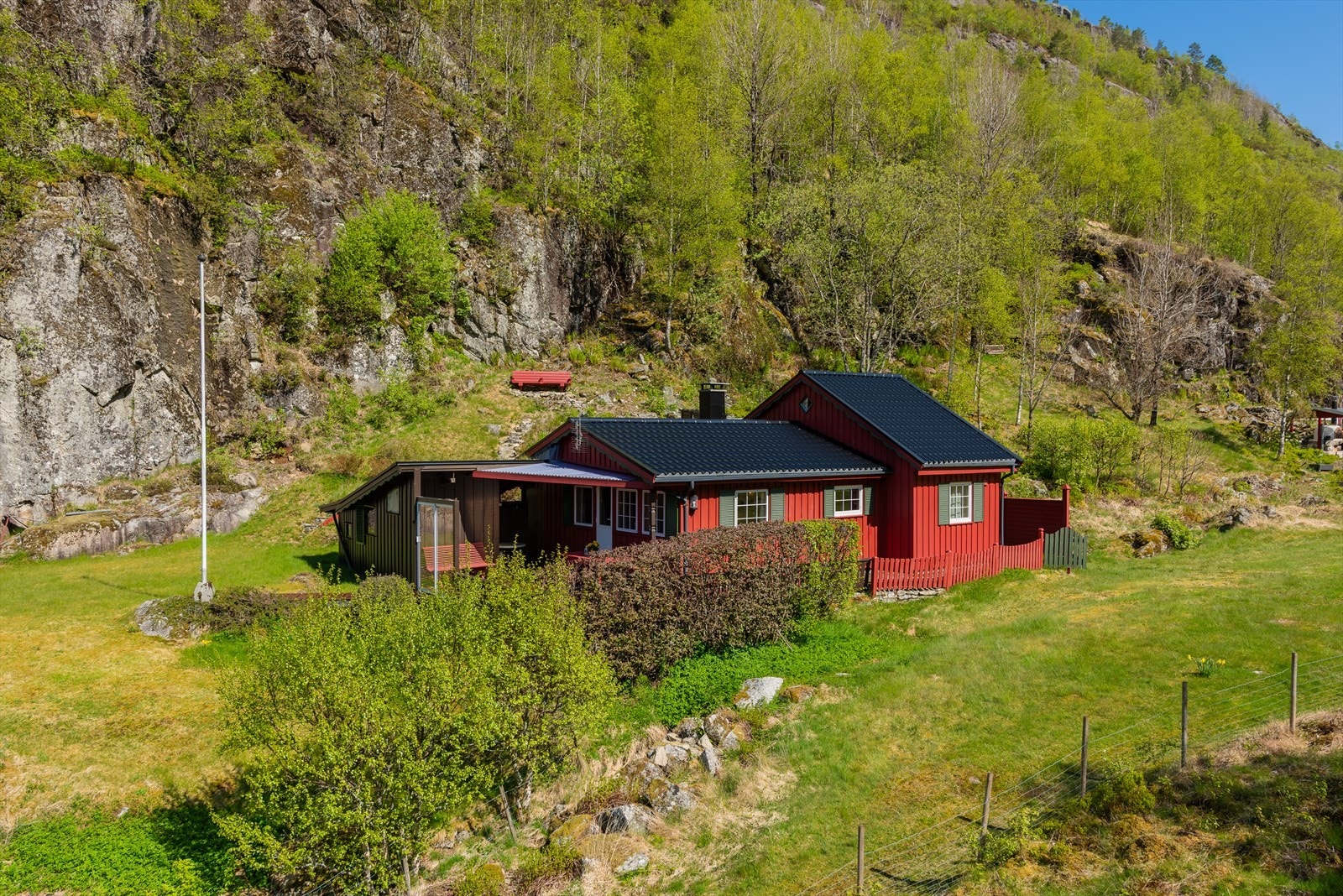 En sjarmerende fritidseiendom i naturskjønne omgivelser! Galleribilde