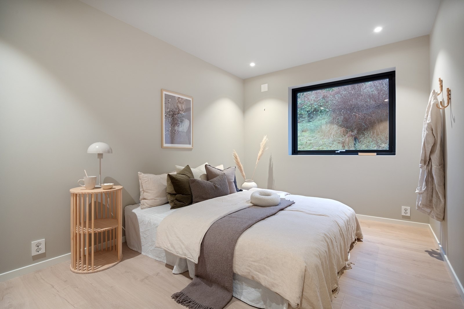 Hovedetasjen innehar to soverom av god størrelse Galleribilde