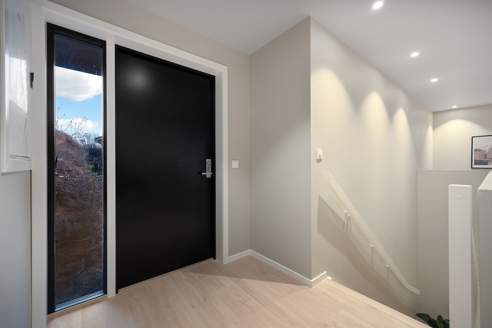 Det er også utgangsdør i hovedetasjen Galleribilde