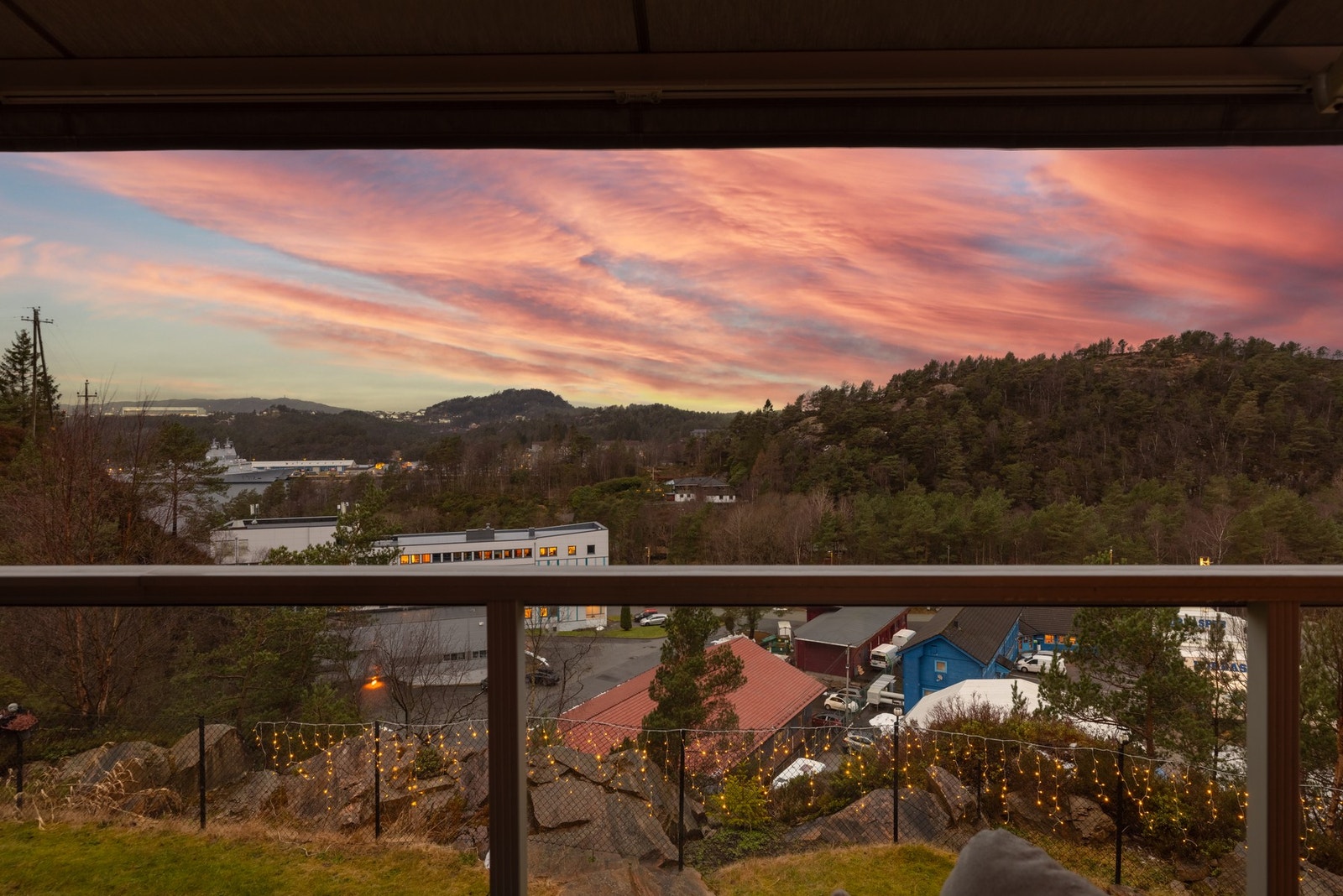 Dette er en strøken 4-roms leilighet fra 2017 med god planløsning og kvaliteter. Galleribilde