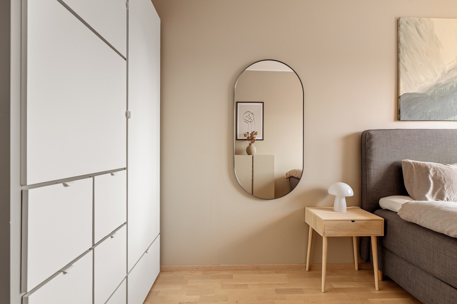 Dette er også utstyrt med garderobeskap. Galleribilde