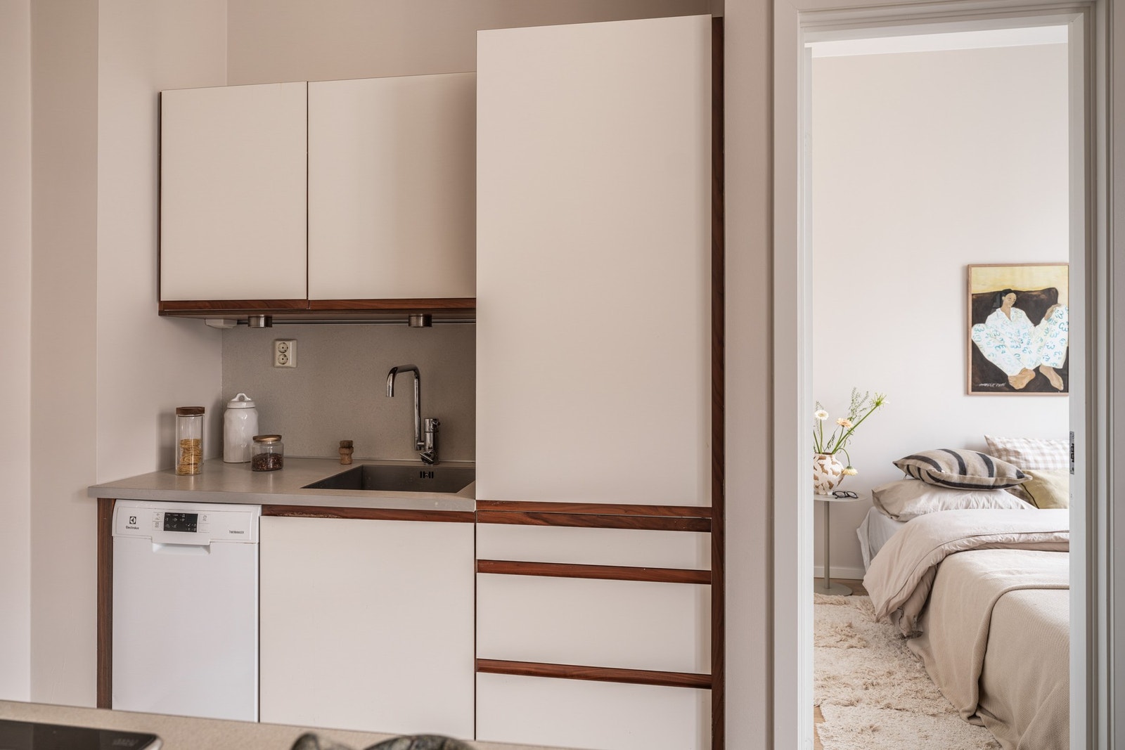 Integrert komfyr, oppvaskmaskin og kjøleskap Galleribilde