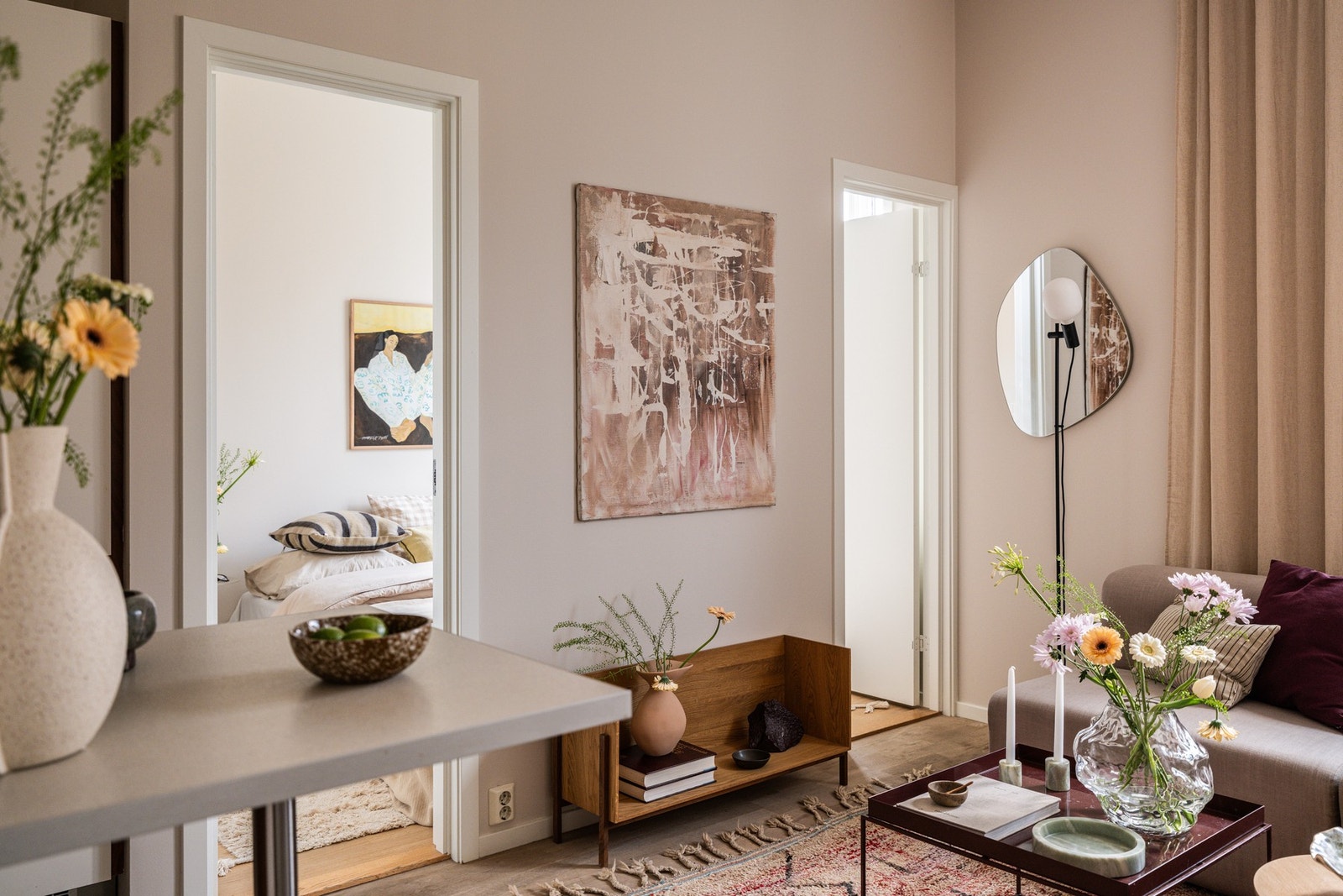 Her er det store rom med generøs takhøyde Galleribilde