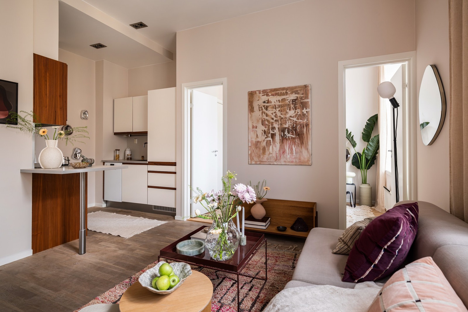 Åpen kjøkkenløsning, men likevel lukket - Noe som gjør det ideelt for sosialt samvær og hyggelige middager Galleribilde